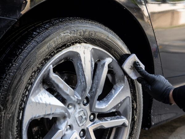 Meguiar's Hot Rims Wheel and Tire Cleaner - Image 5